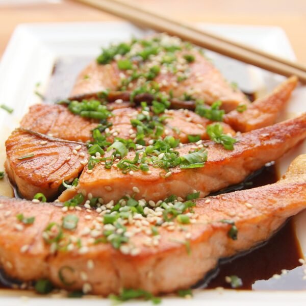Healthy and Scrumptious Low-Fat Fish Dinners. Several healthy and delicious fish recipes for weight loss.