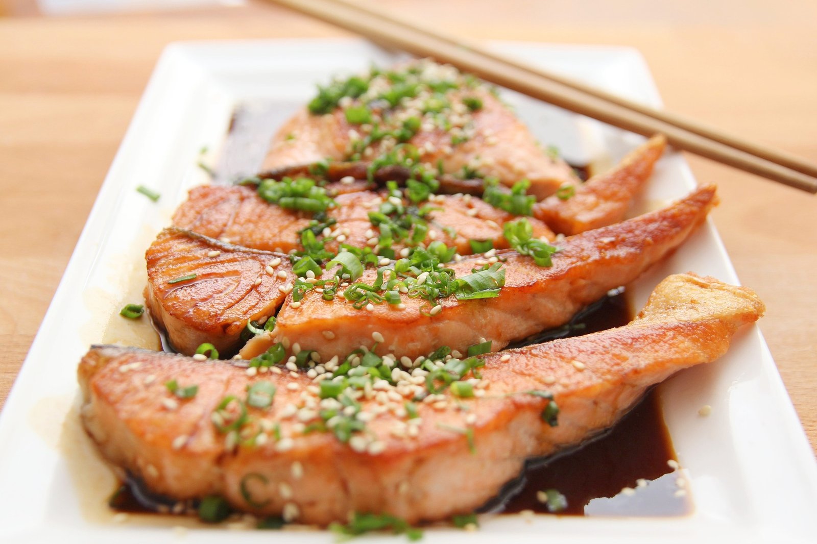 Healthy and Scrumptious Low-Fat Fish Dinners. Several healthy and delicious fish recipes for weight loss.
