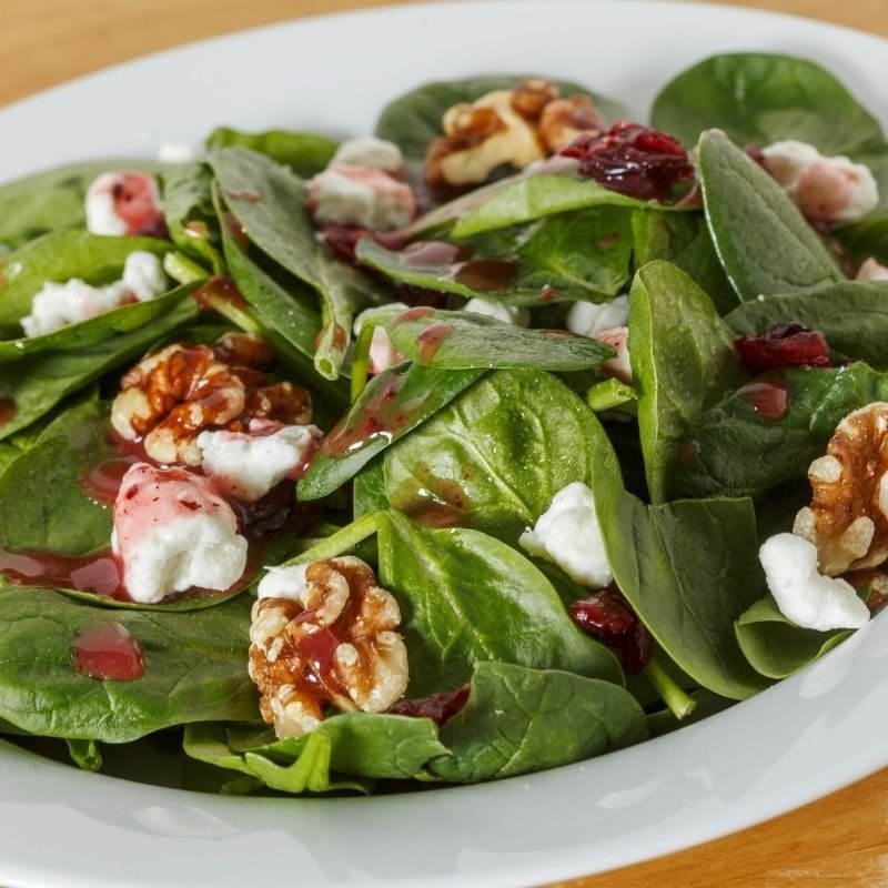 Salad with walnuts