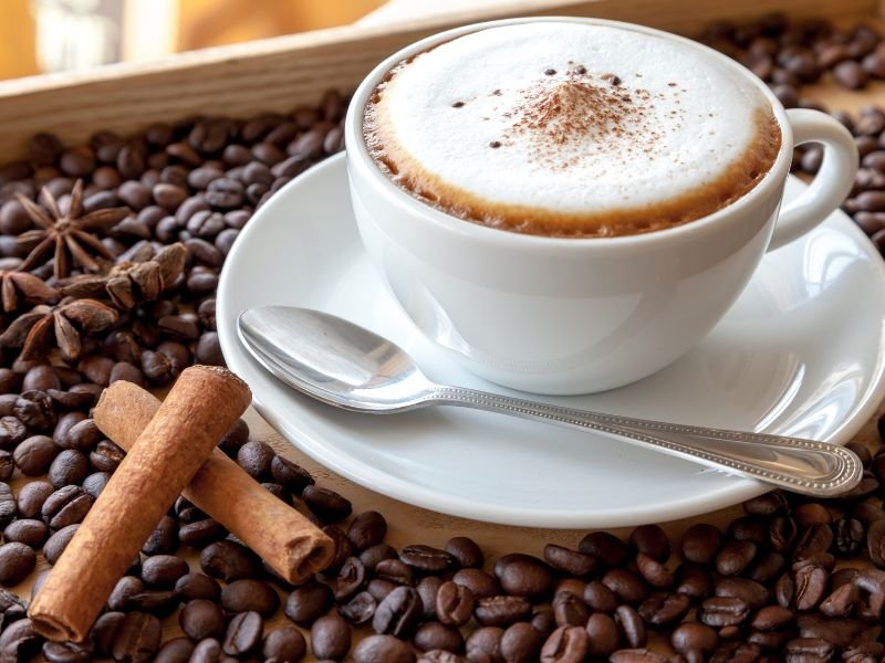 Does drinking coffee help with weight loss? Cup of coffee.