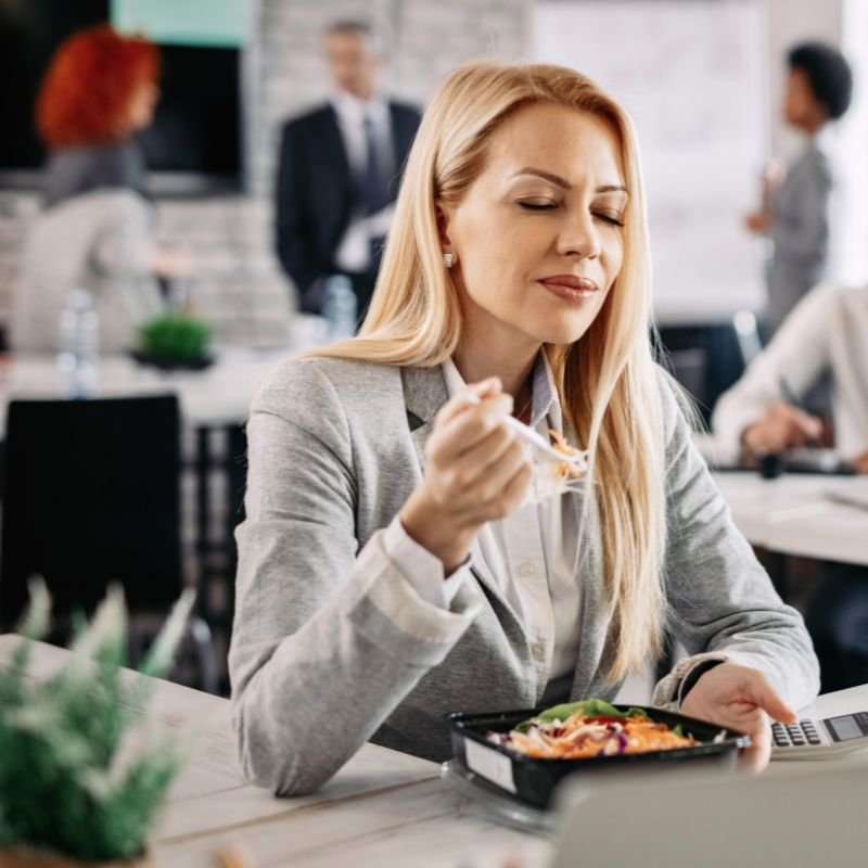 stay motivated on a weight loss journey_mindful eating